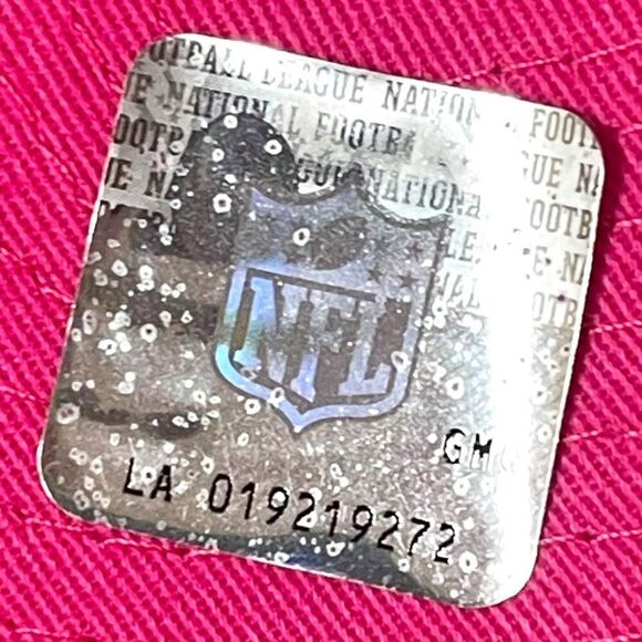 NFL New Era Women's 9FORTY Tampa Bay Buccaneers Hat Grey Pink NFL Bucs Fan Gear - Picture 8 of 10